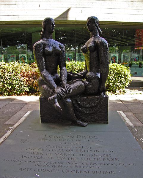 statue of two women
